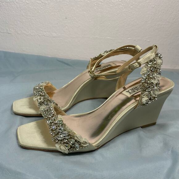 Badgley Mischska Ivory Beaded Wedges Size 6 - Picture 1 of 8